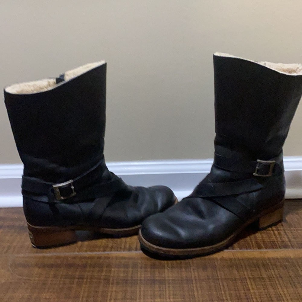 Ugg Engineer Black Leather Shearling Boots Buckle zipper sz 8